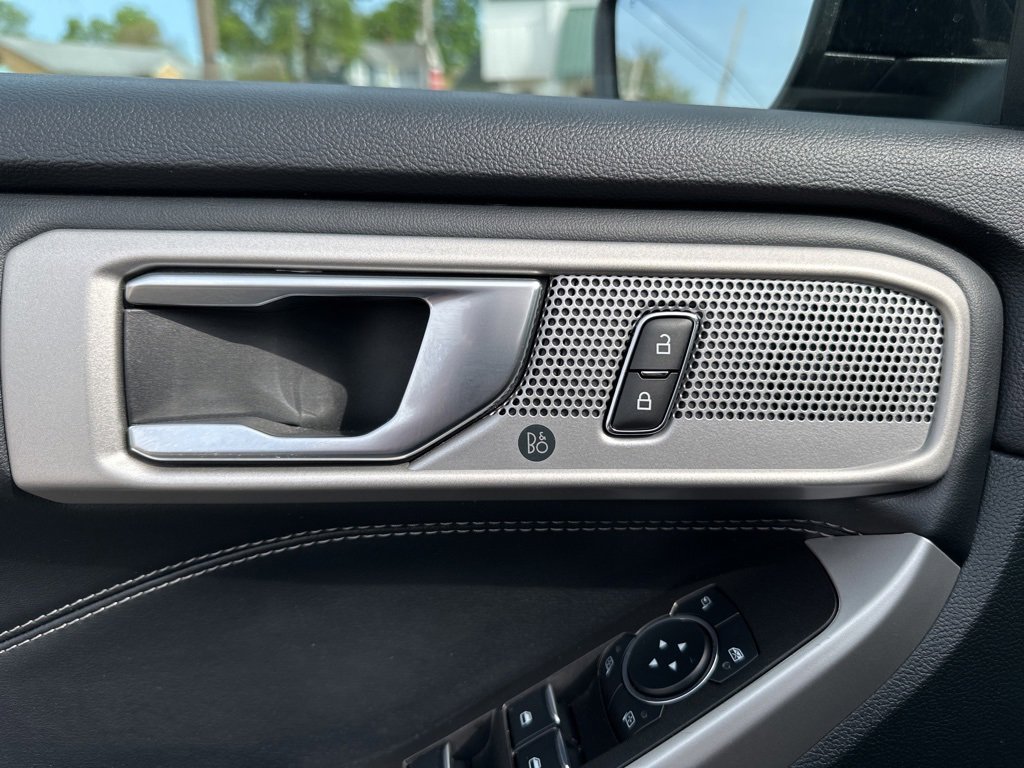 Used 2024 Ford Explorer Limited image 19