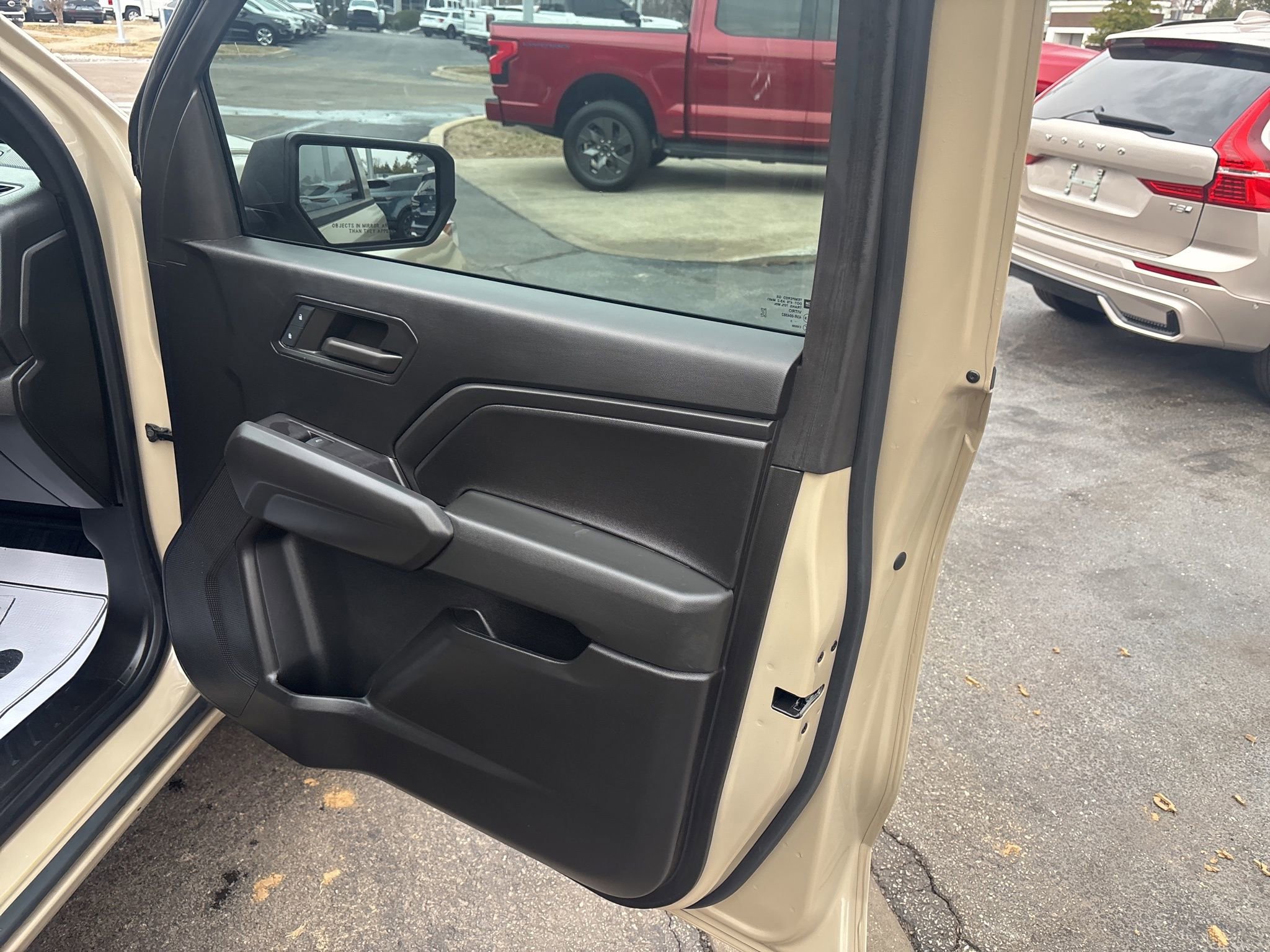 Used 2024 Chevrolet Colorado W/T image 16