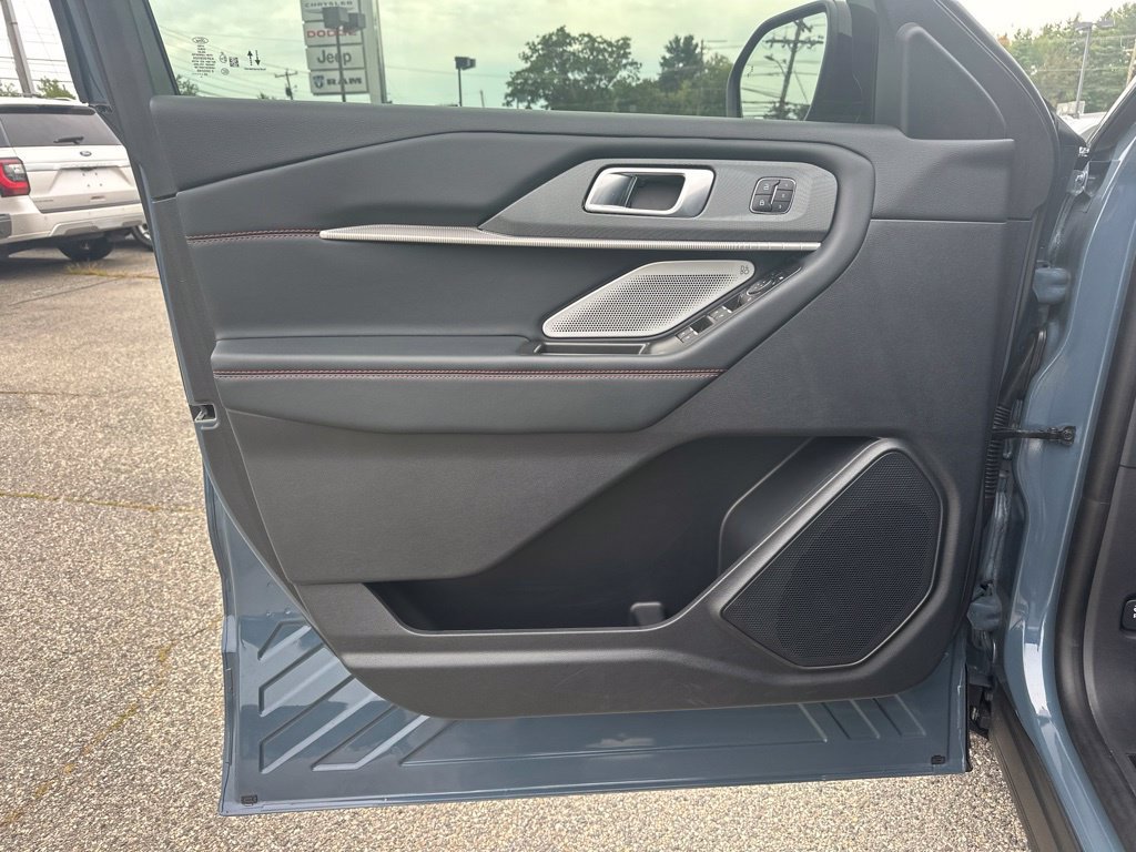 Used 2025 Ford Explorer ST w/ Sun And Sound Package AWD/4WD image 15