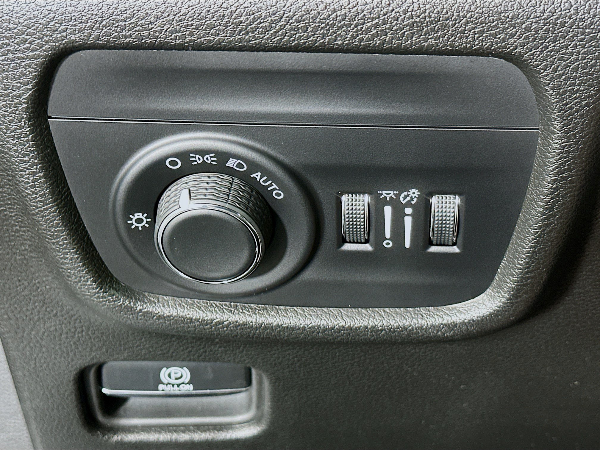 Used 2023 Jeep Grand Cherokee Altitude AWD/4WD image 17