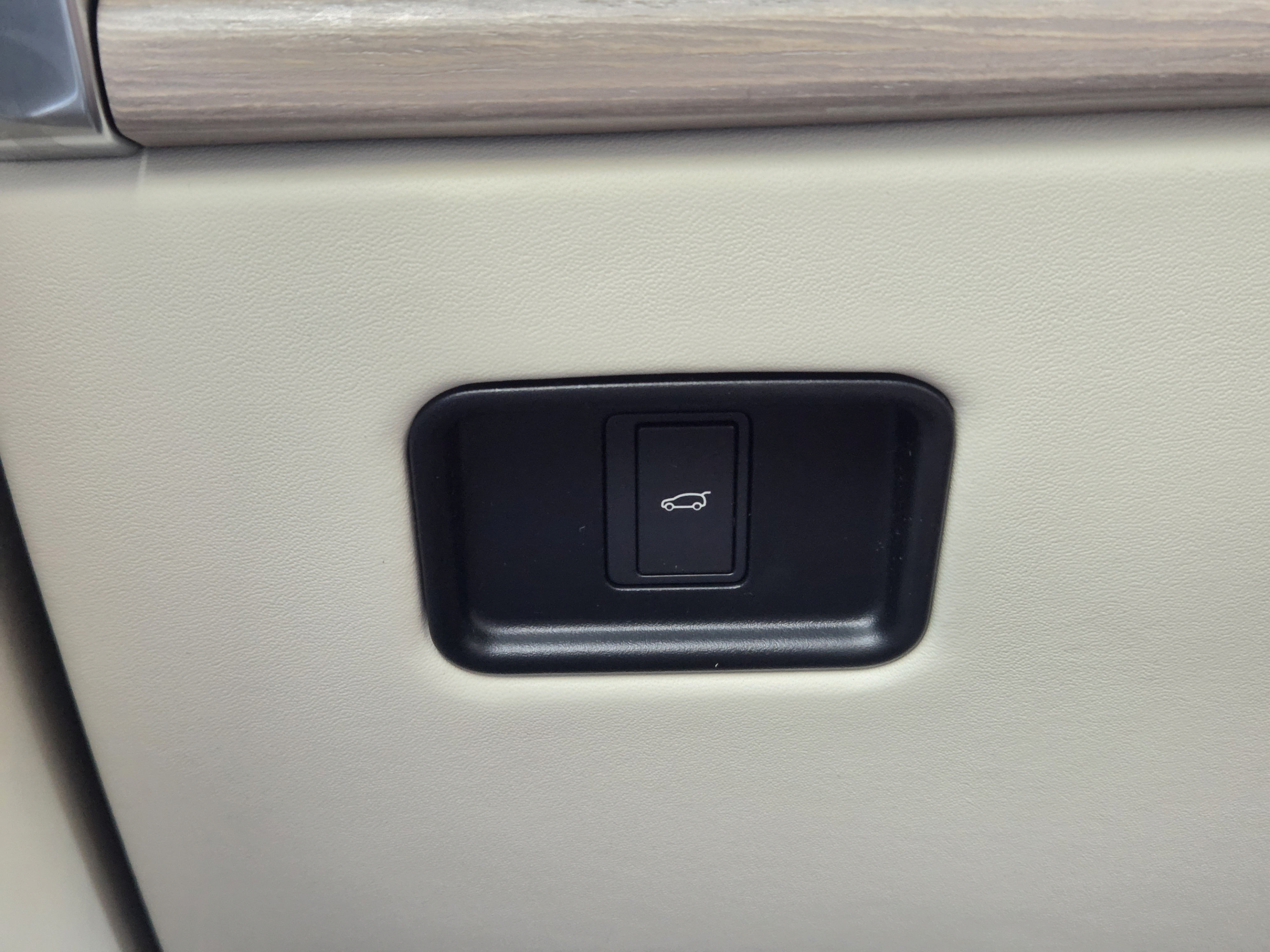 Certified 2024 Land Rover Range Rover SE AWD/4WD image 17