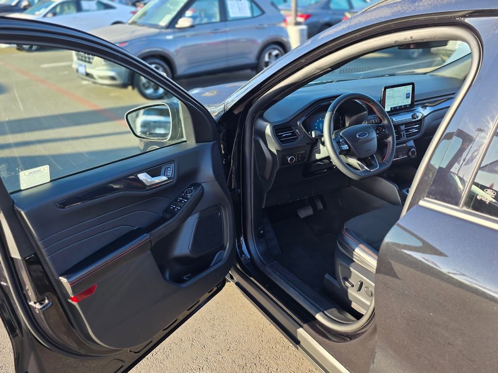 Used 2025 Ford Escape ST-Line image 35