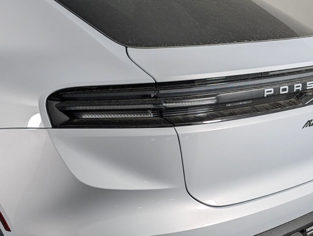 New 2026 Porsche Macan 4 Electric image 15