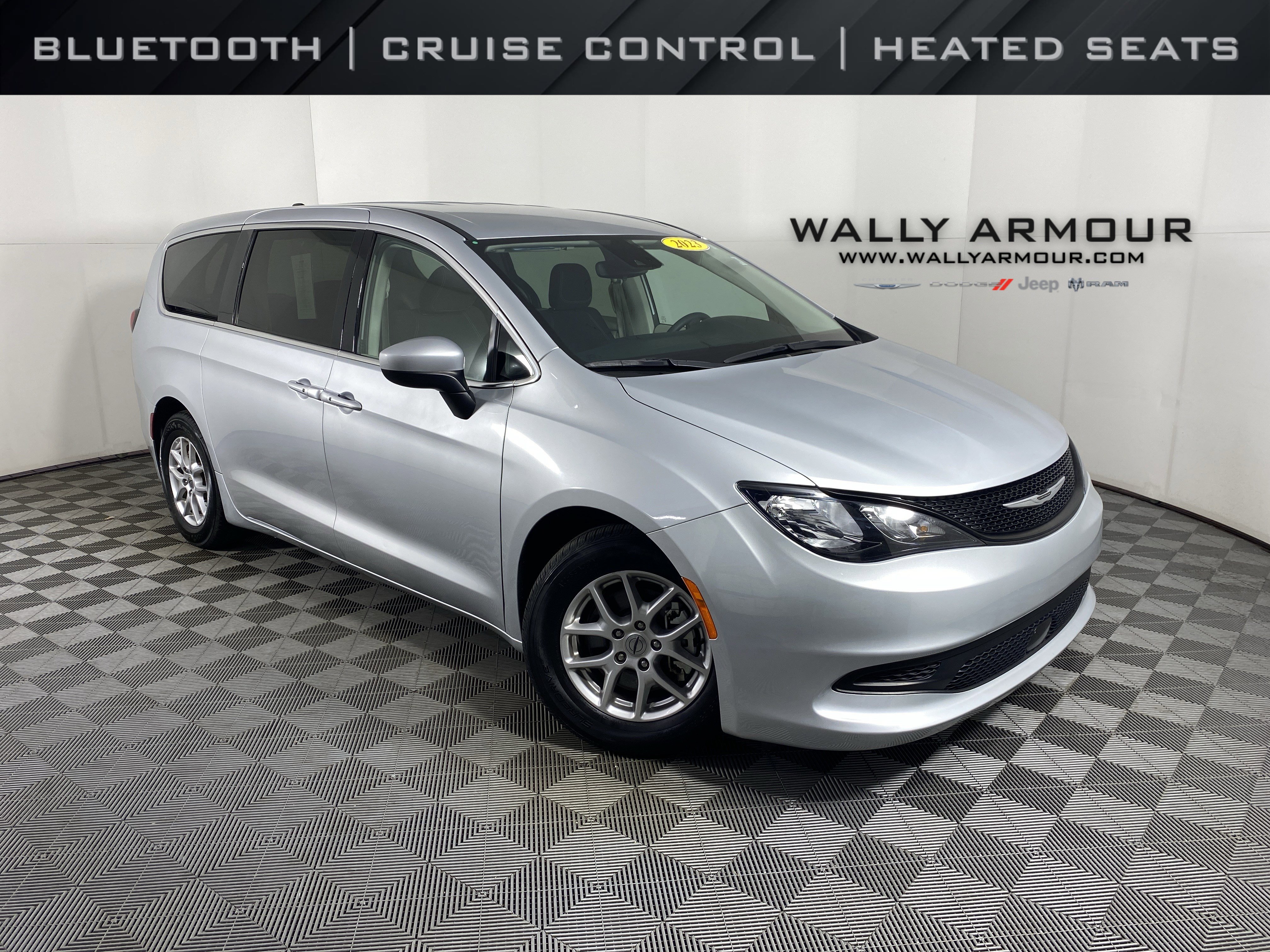 Used 2023 Chrysler Voyager LX image 1