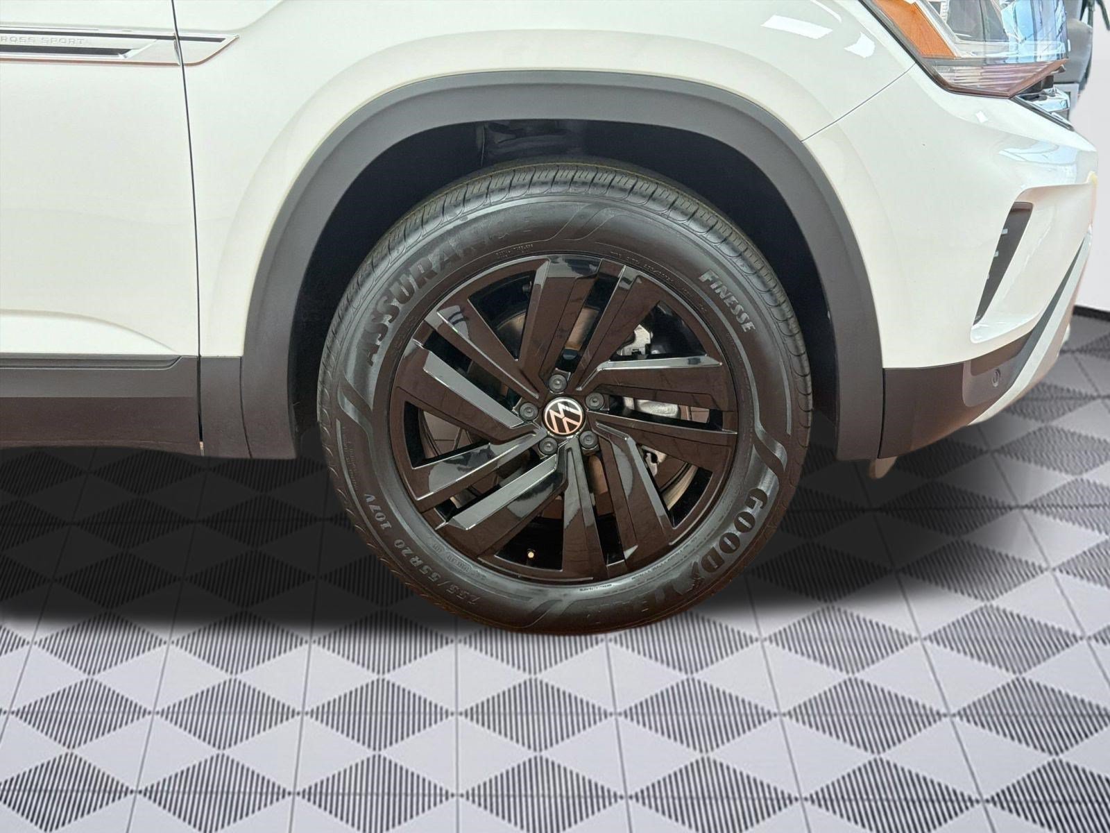 Used 2023 Volkswagen Atlas Cross Sport SE w/ Black Wheel Package AWD/4WD image 11