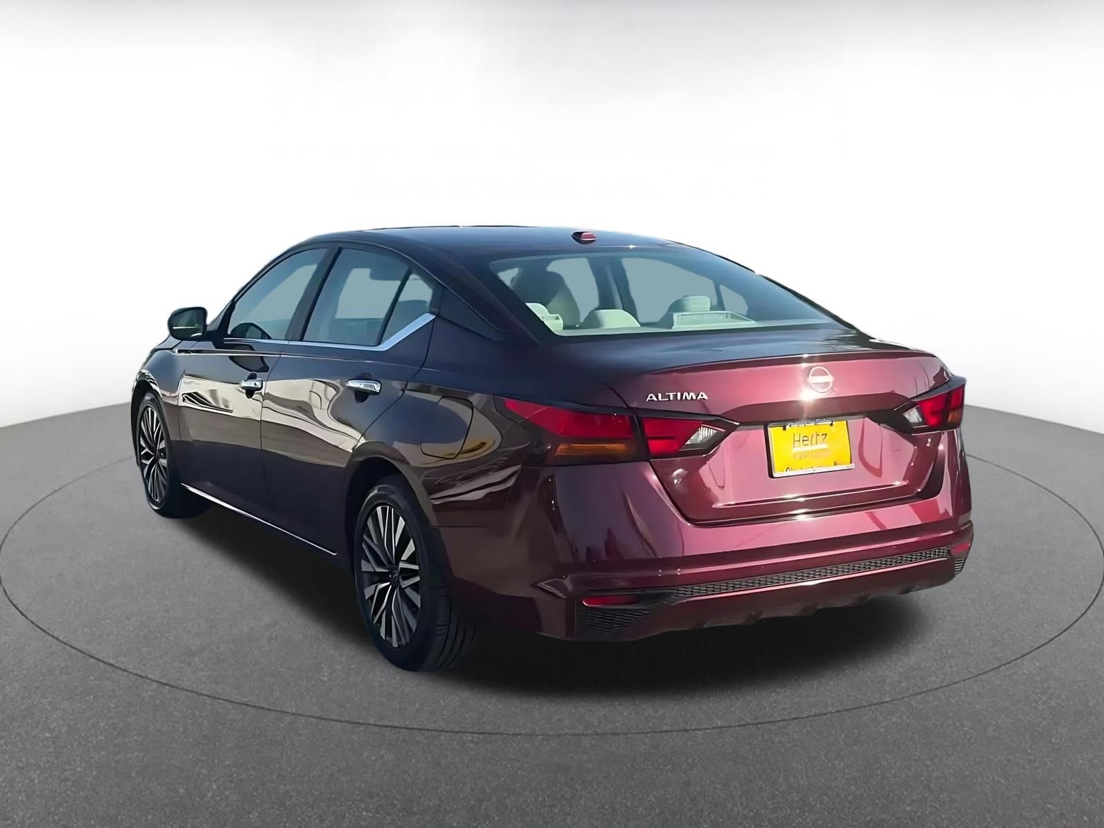 Used 2025 Nissan Altima 2.5 SV FWD image 11