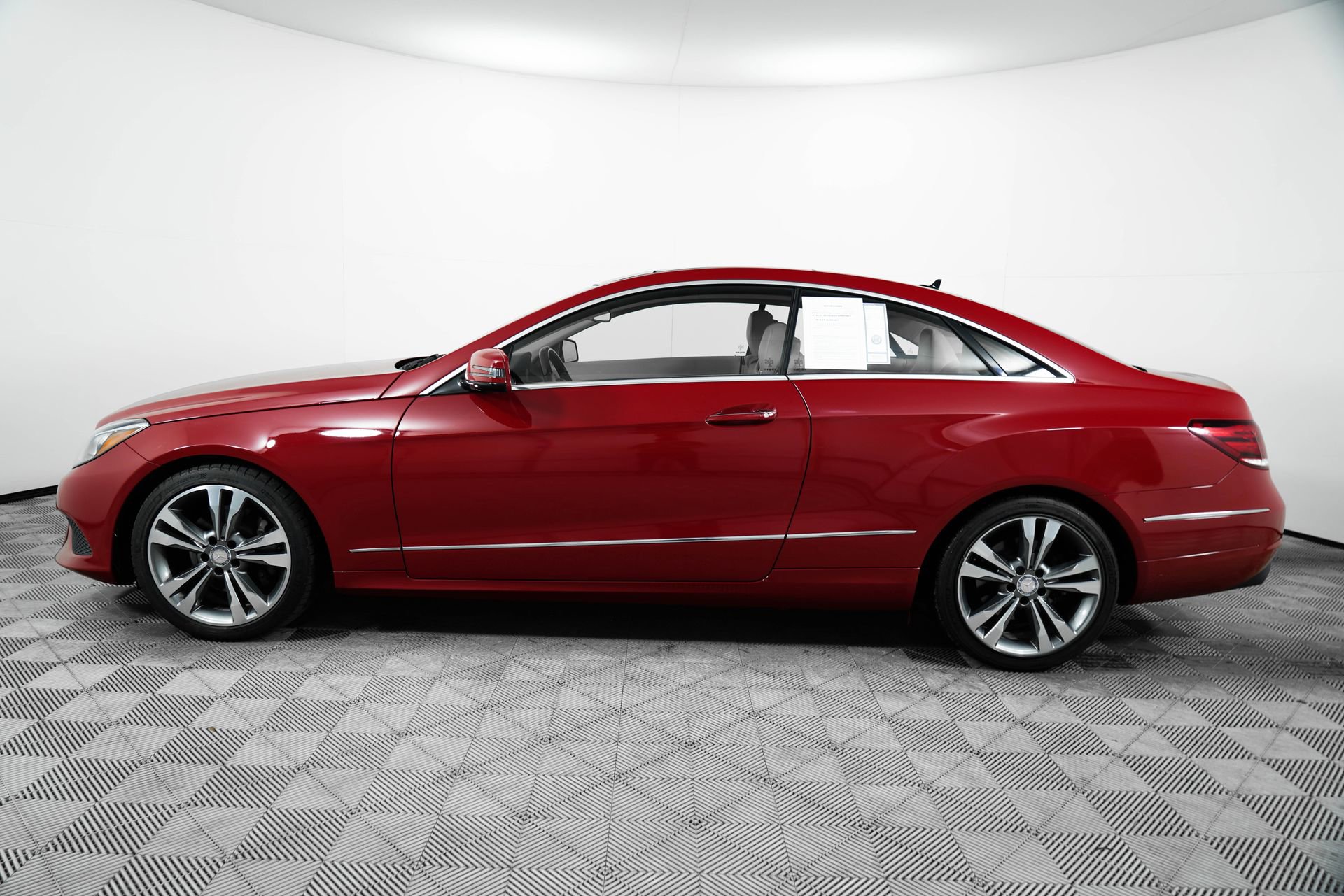 Used 2016 Mercedes-Benz E 400 Coupe image 4