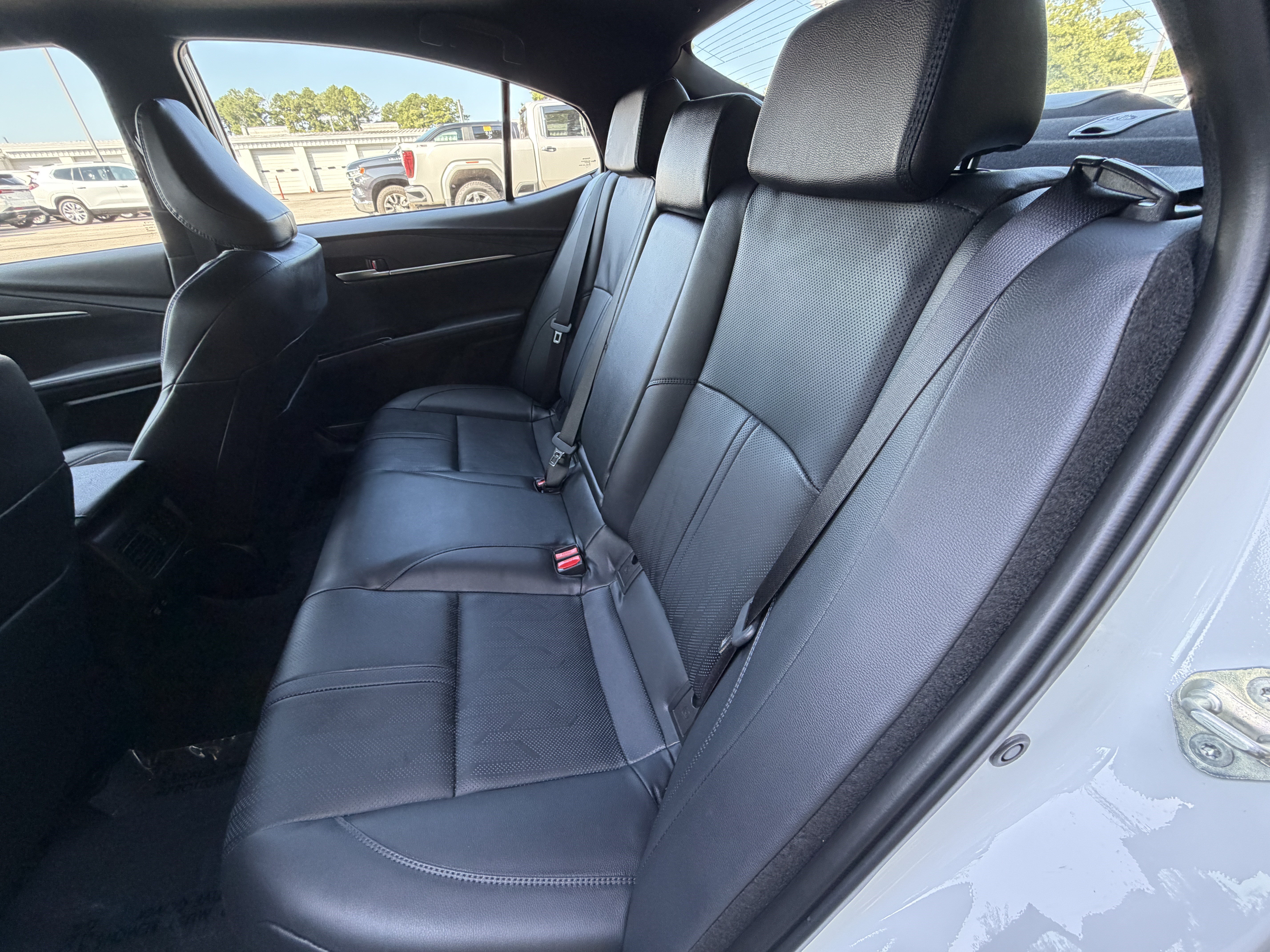 Used 2025 Toyota Camry XSE FWD image 16