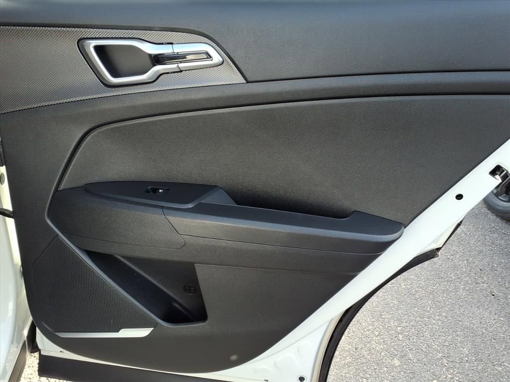 Used 2023 Kia Sportage LX image 11