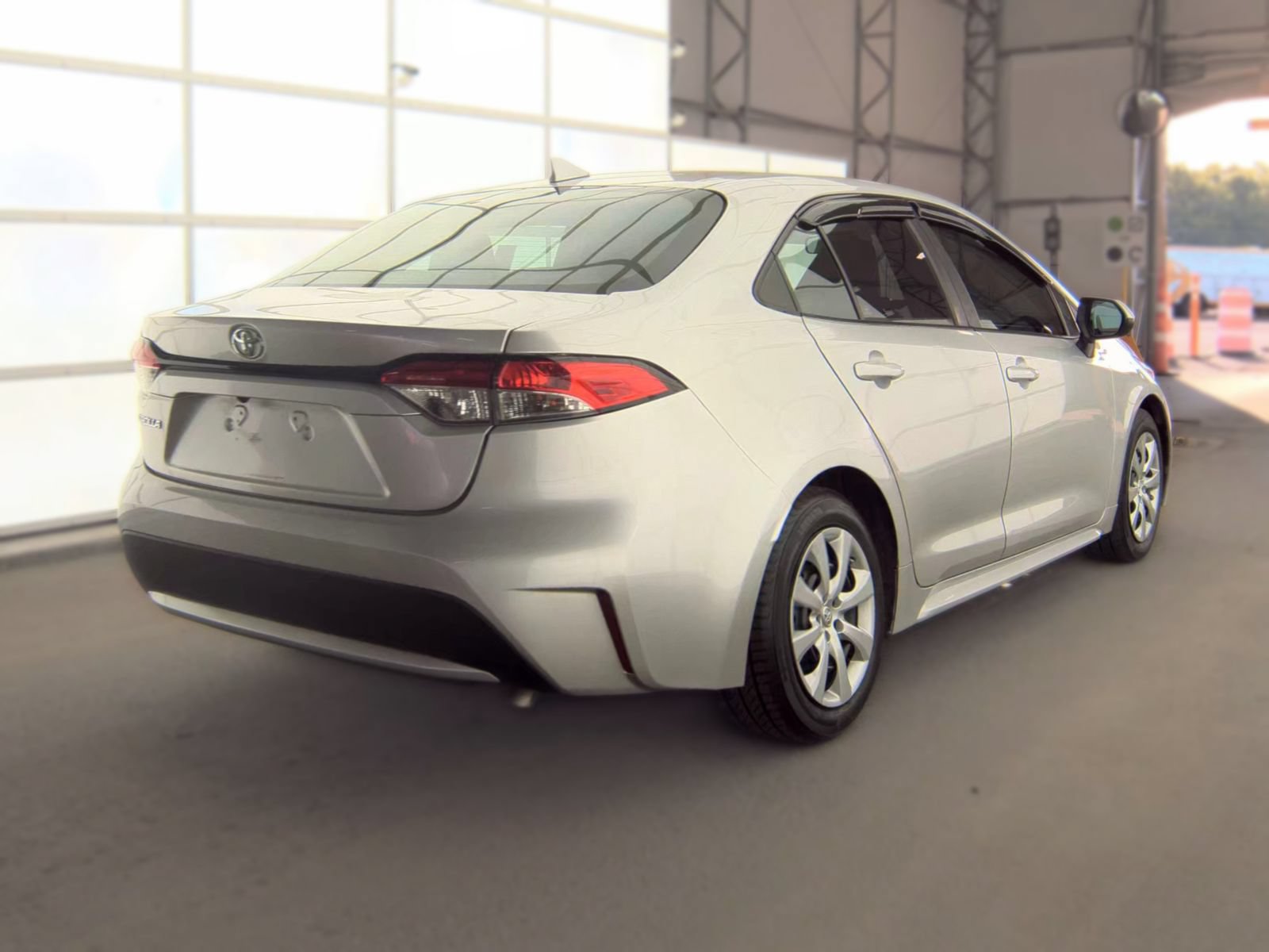 Used 2020 Toyota Corolla LE FWD video 2
