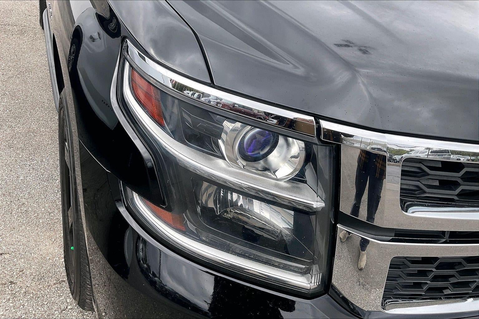 Used 2017 Chevrolet Suburban LT AWD/4WD image 27