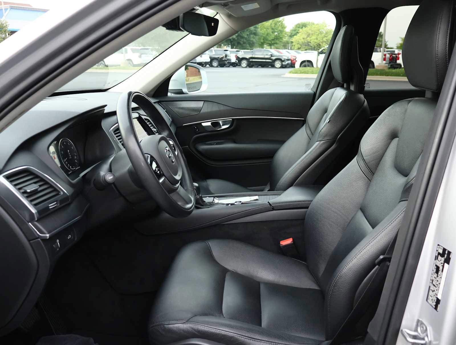 Used 2020 Volvo XC90 T6 Momentum image 12