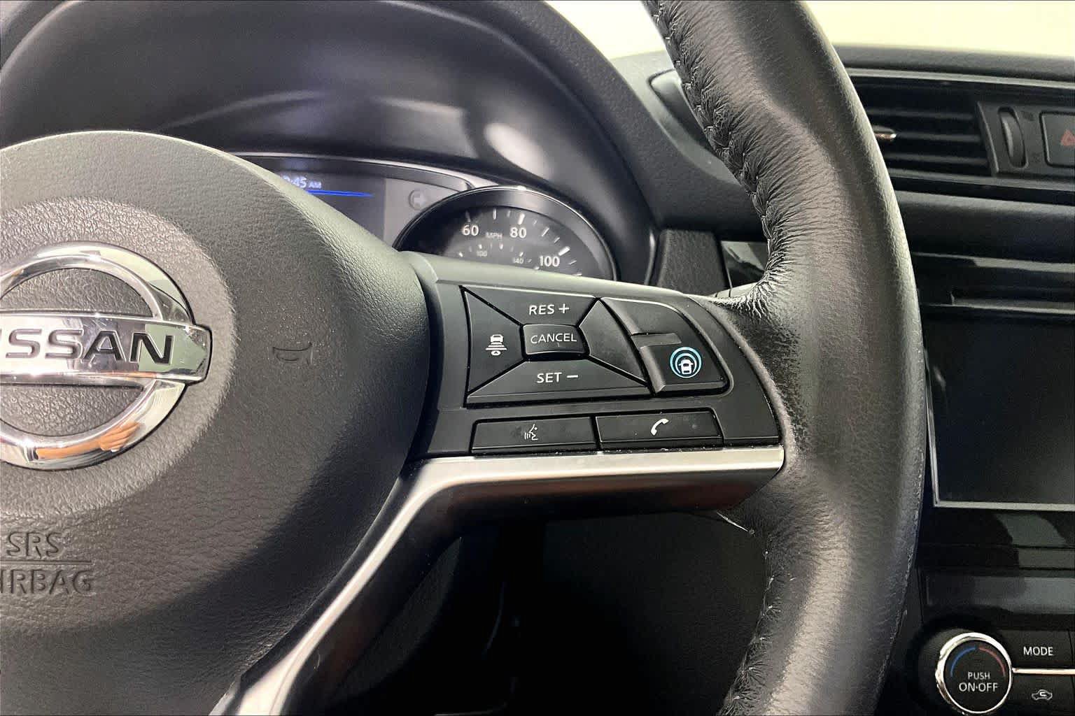 Used 2018 Nissan Rogue SL w/ Premium Package FWD image 23