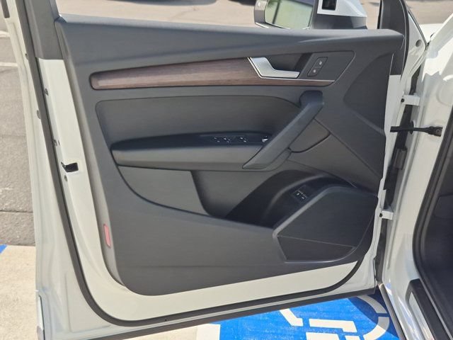 Used 2025 Audi Q5 e Premium AWD/4WD image 13