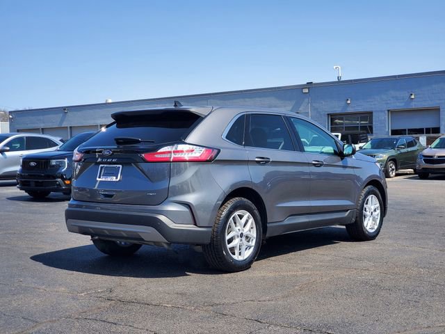 Used 2024 Ford Edge SEL w/ Convenience Package image 3