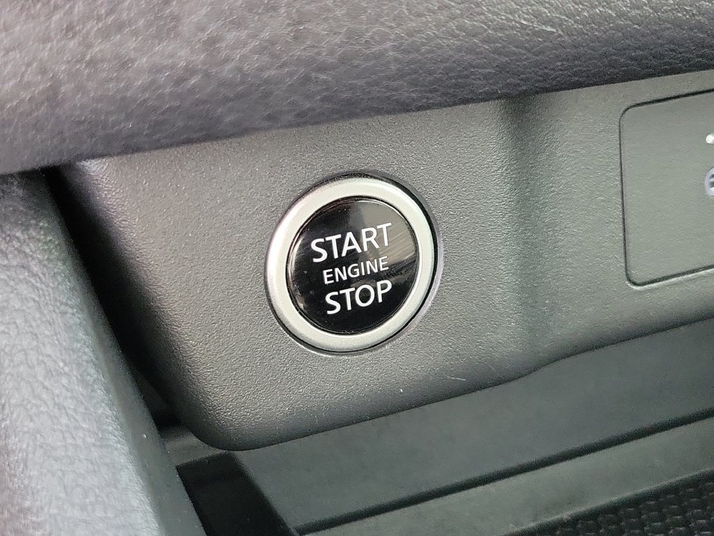 Certified 2023 Nissan Rogue SV FWD image 30