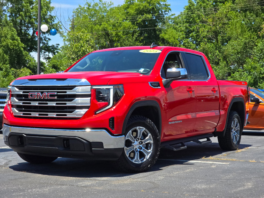 Used 2025 GMC Sierra 1500 SLE AWD/4WD image 2
