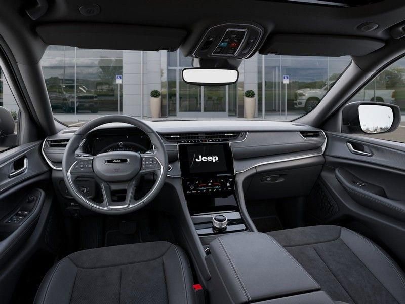 New 2025 Jeep Grand Cherokee Altitude image 14