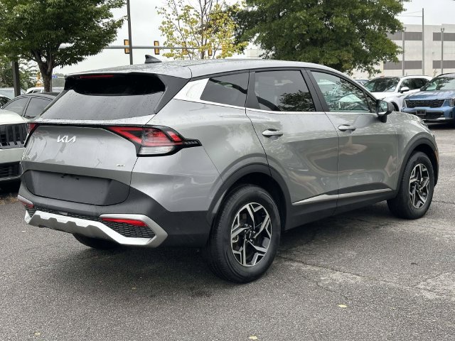 Used 2025 Kia Sportage LX AWD/4WD image 2