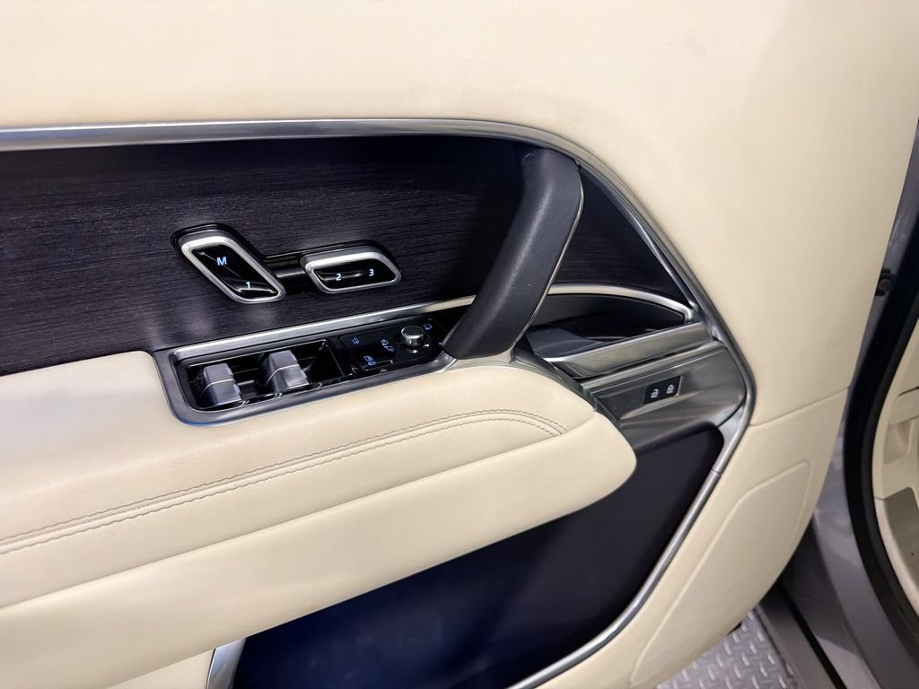 Certified 2023 Land Rover Range Rover Long Wheelbase SE AWD/4WD image 19