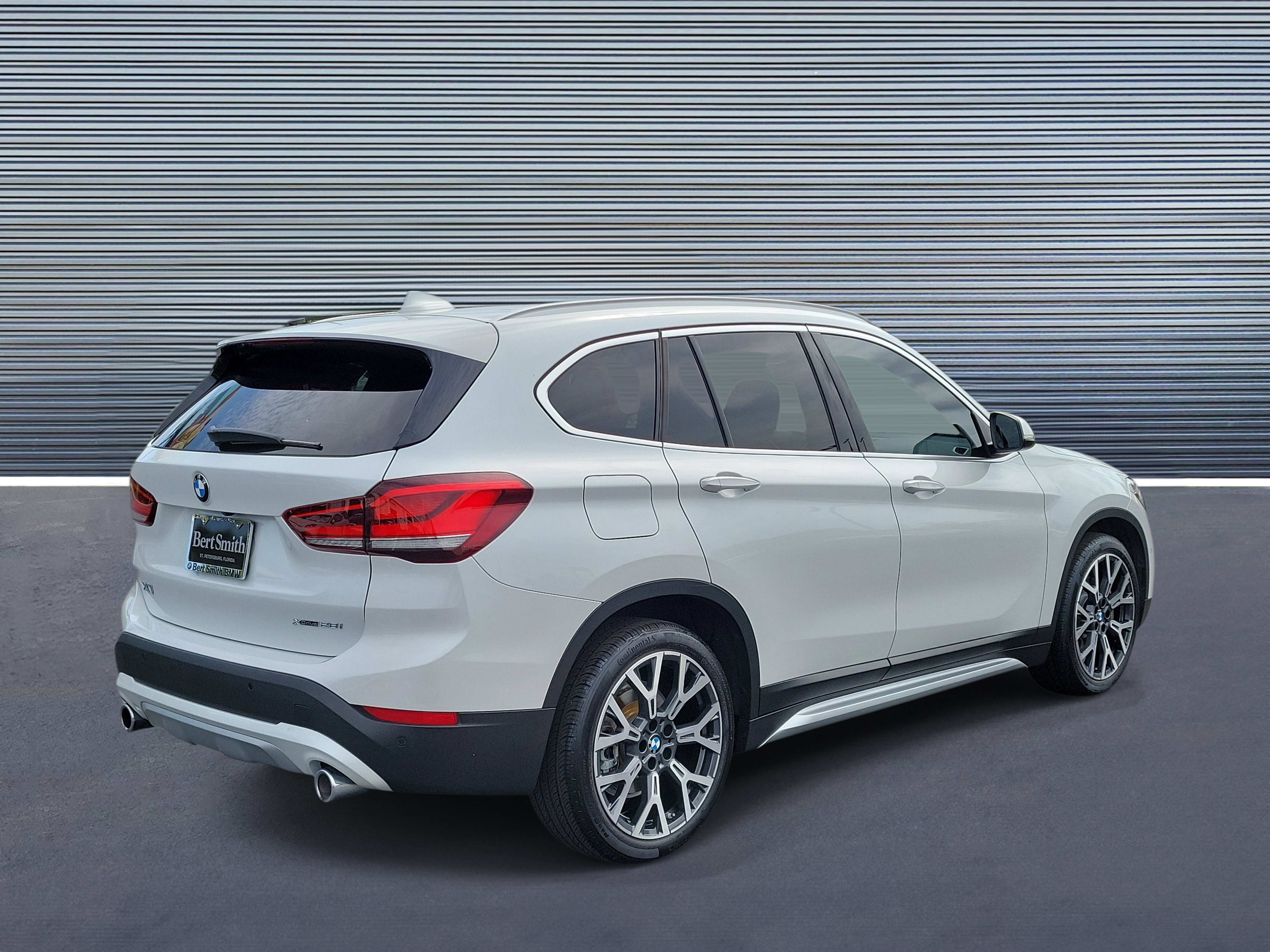 Used 2022 BMW X1 xDrive28i w/ Premium Package AWD/4WD image 3