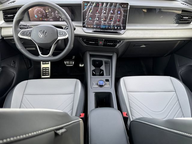 New 2026 Volkswagen Tiguan SE R-Line image 29