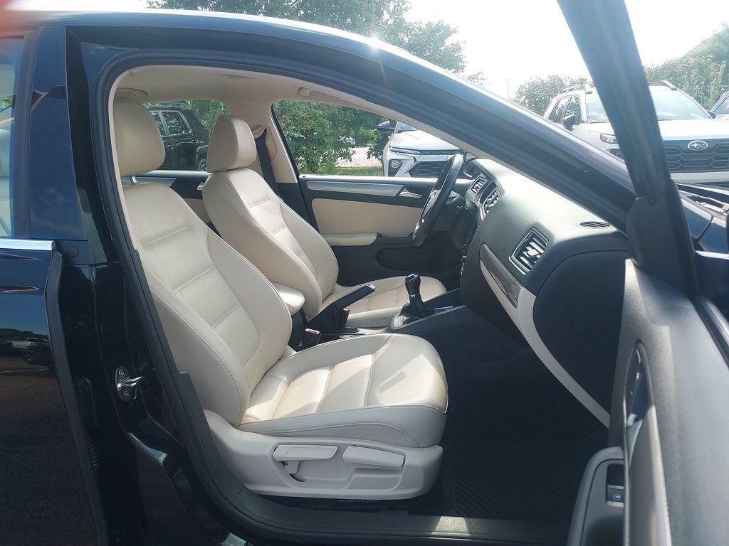 Used 2017 Volkswagen Jetta SE FWD image 31