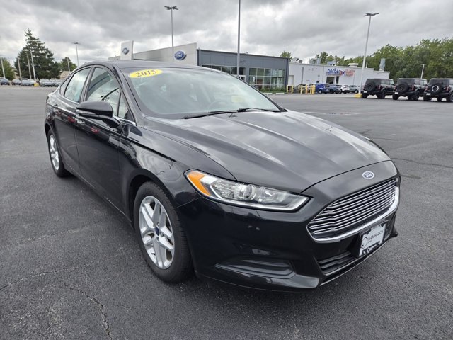 Used 2015 Ford Fusion SE FWD image 1
