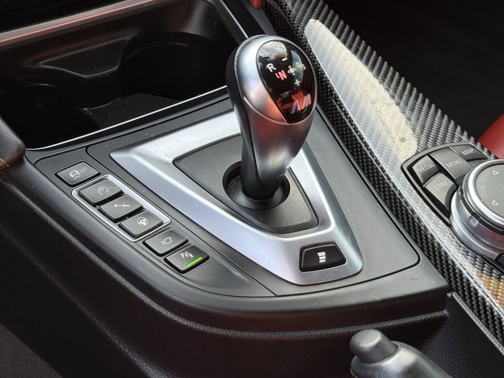 Used 2017 BMW M4 Convertible image 32