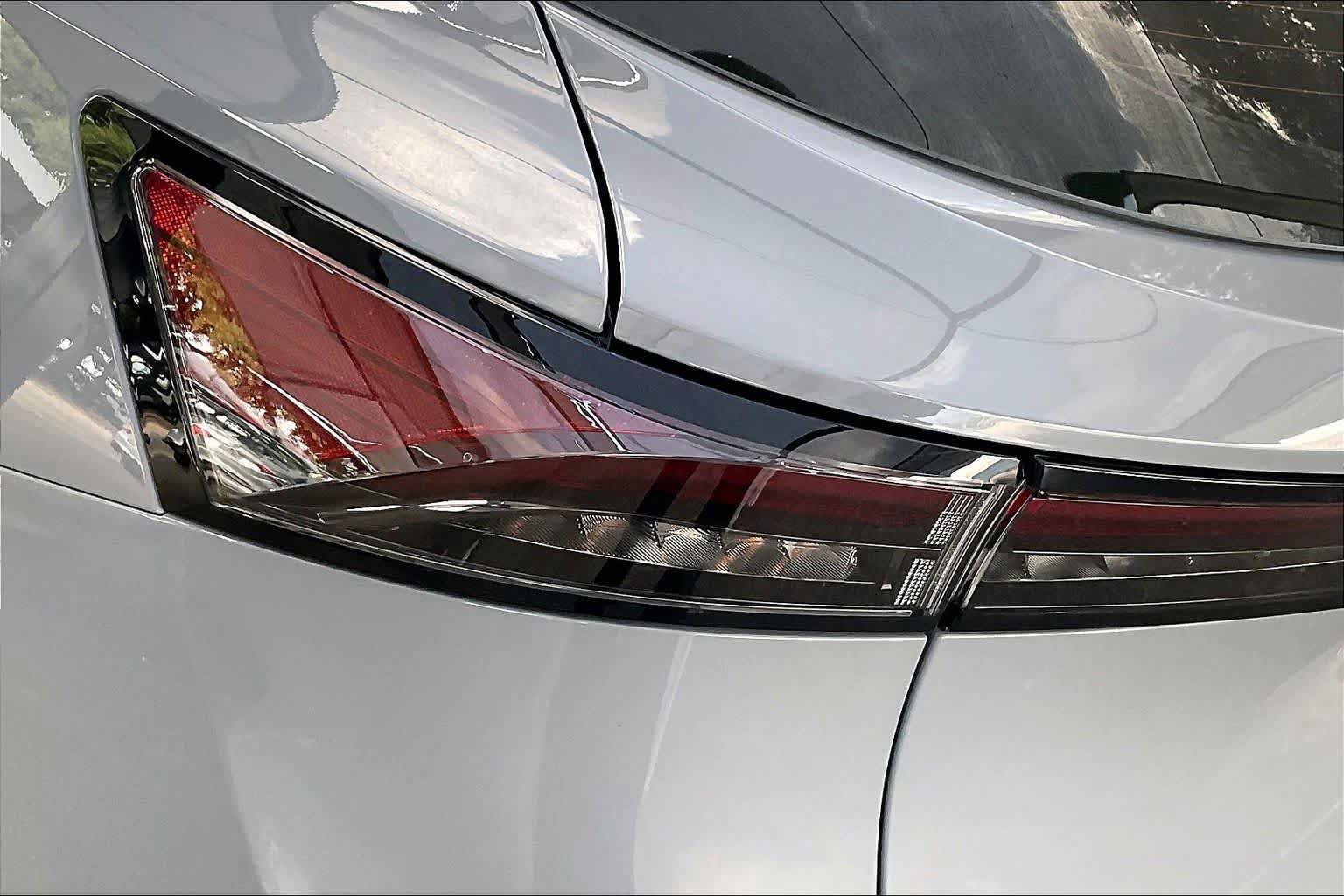 Used 2024 Nissan Ariya AWD image 27