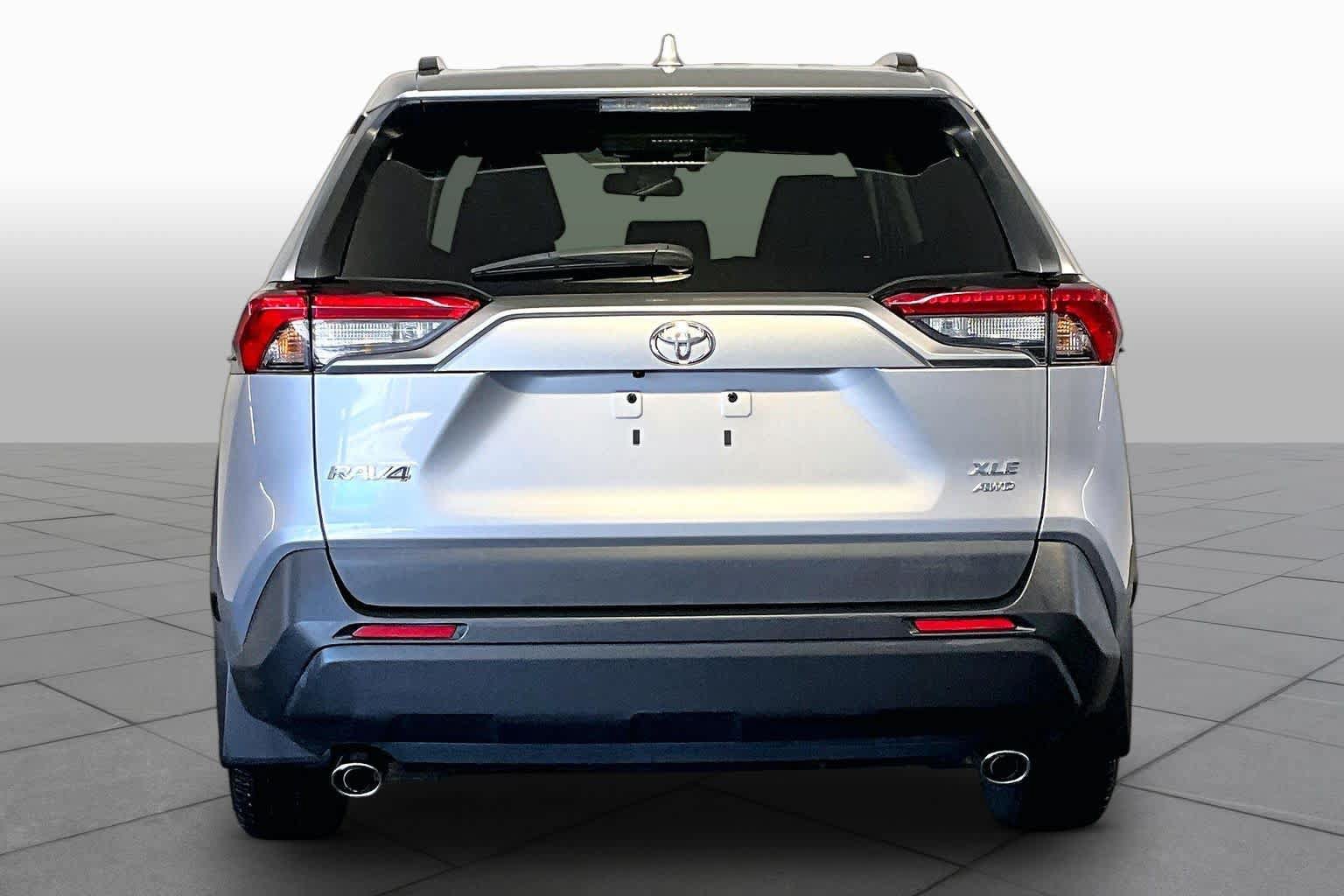 Used 2022 Toyota RAV4 XLE w/ Convenience Package AWD/4WD image 5