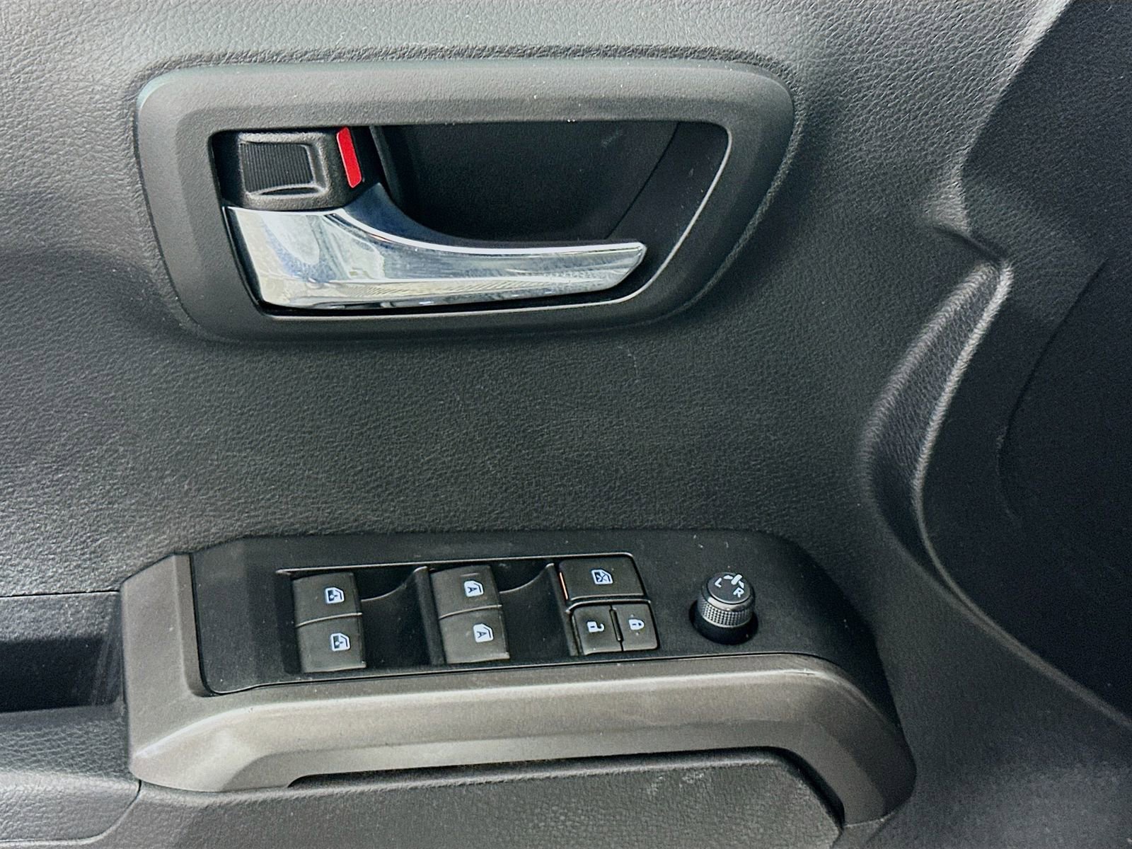 Certified 2022 Toyota Tacoma TRD Off-Road AWD/4WD image 18