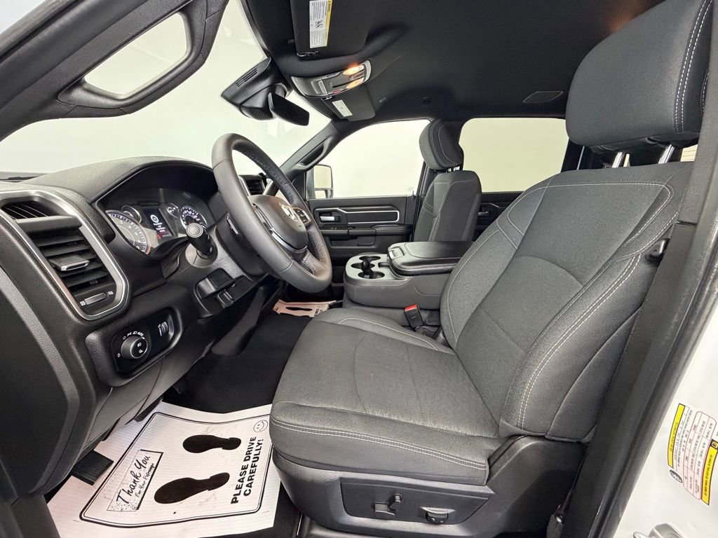 Used 2025 RAM 2500 Big Horn AWD/4WD image 4