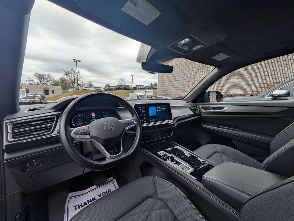 Used 2025 Volkswagen Atlas Cross Sport SE FWD image 15