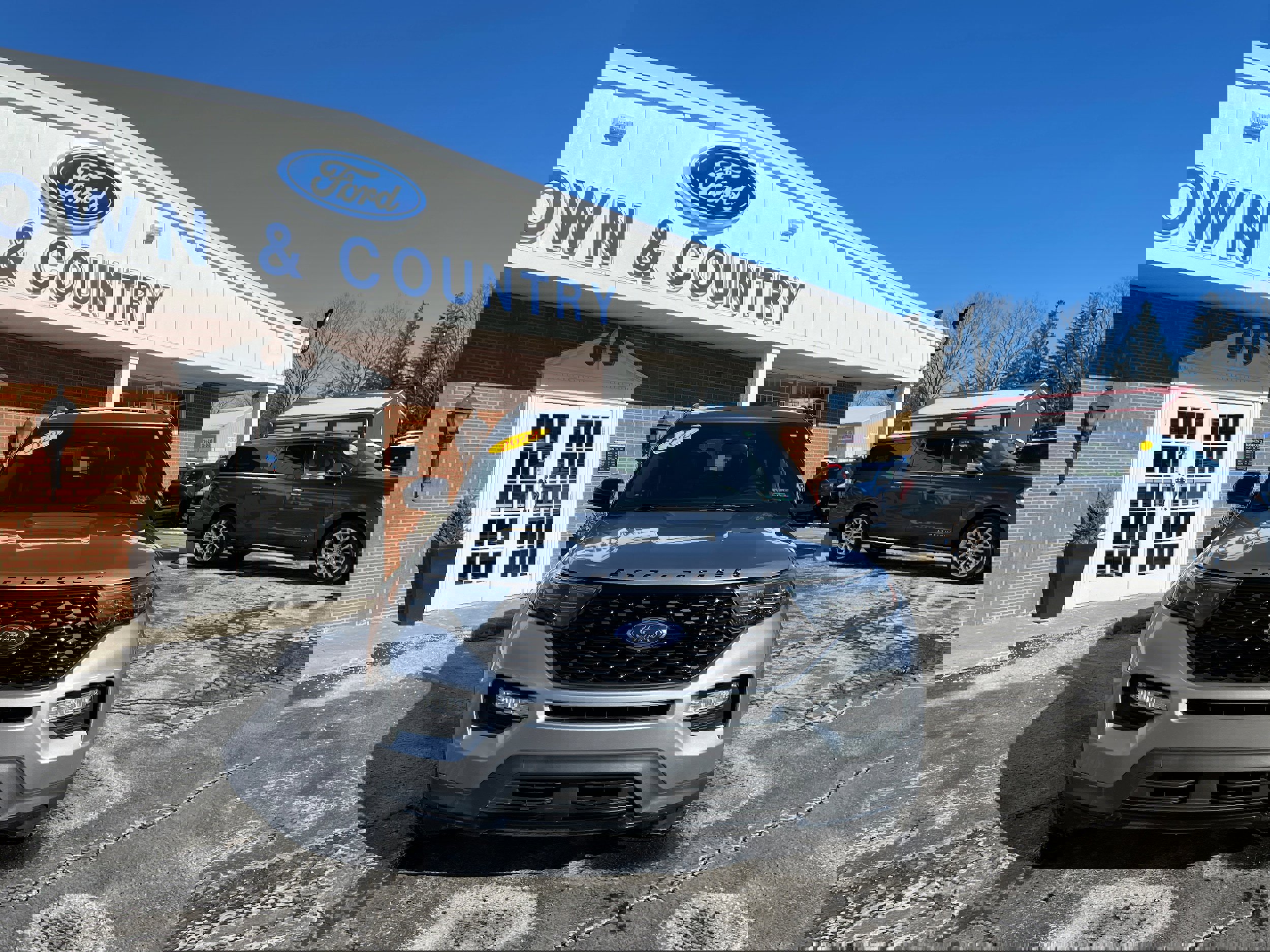 Used 2022 Ford Explorer ST-Line w/ Class IV Trailer Tow Package image 2