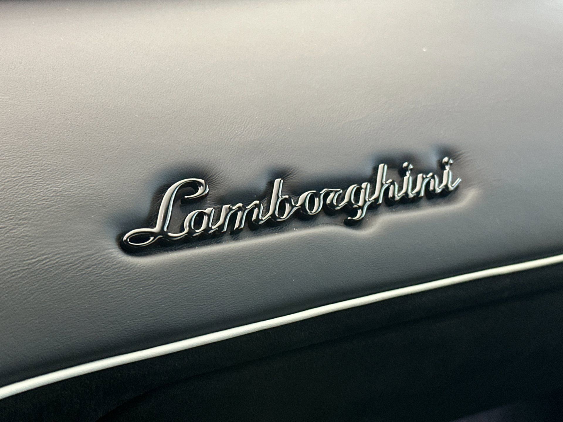 Used 2021 Lamborghini Aventador SVJ image 32