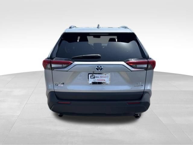 Used 2024 Toyota RAV4 LE AWD/4WD image 4