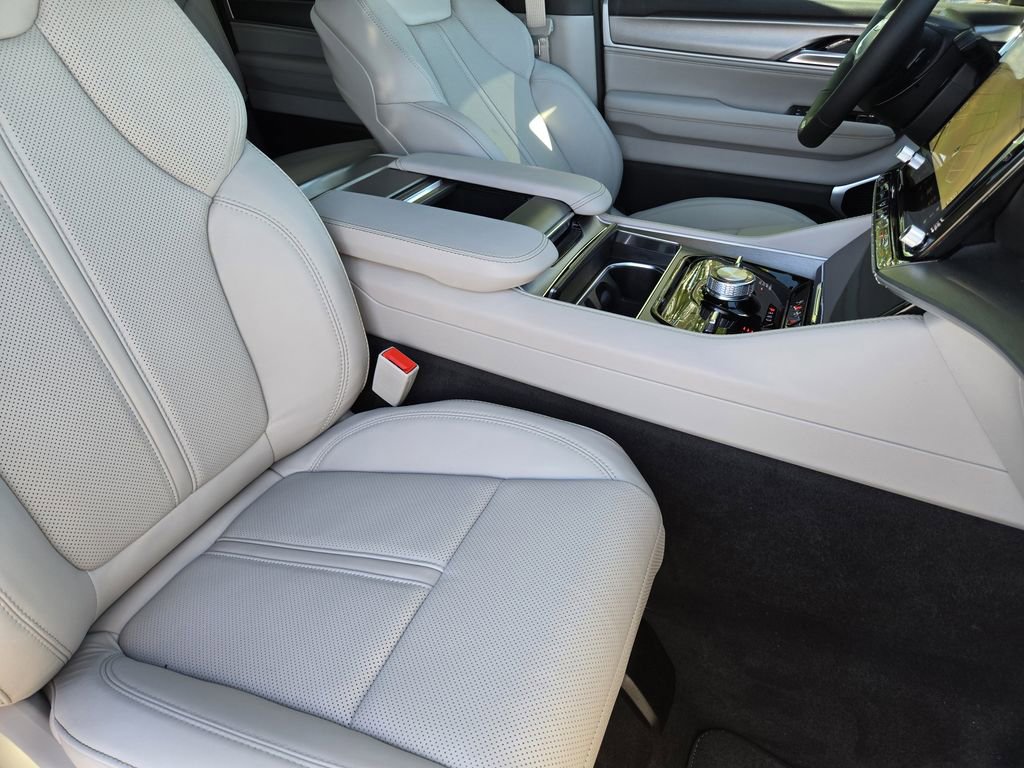New 2026 Jeep Grand Wagoneer Limited AWD/4WD image 8