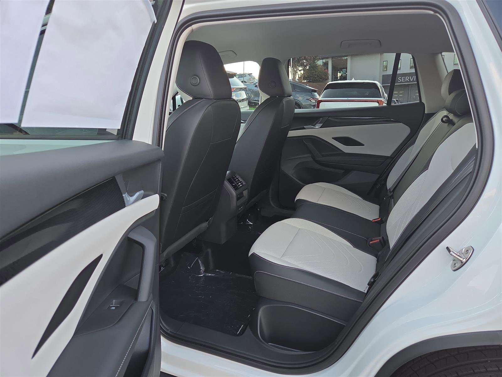 New 2025 Volkswagen Tiguan SE image 29