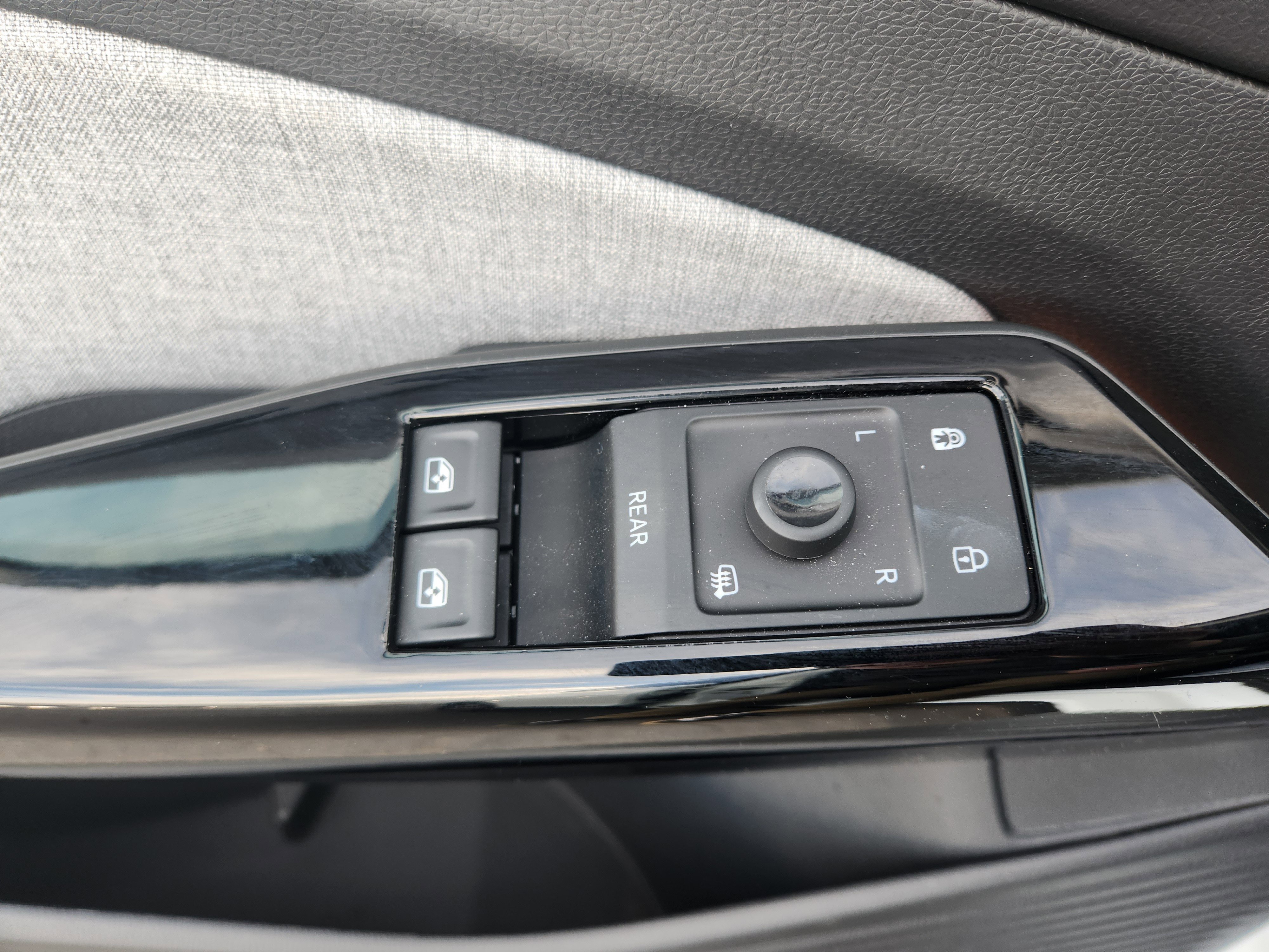 Certified 2023 Volkswagen ID.4 Pro image 18