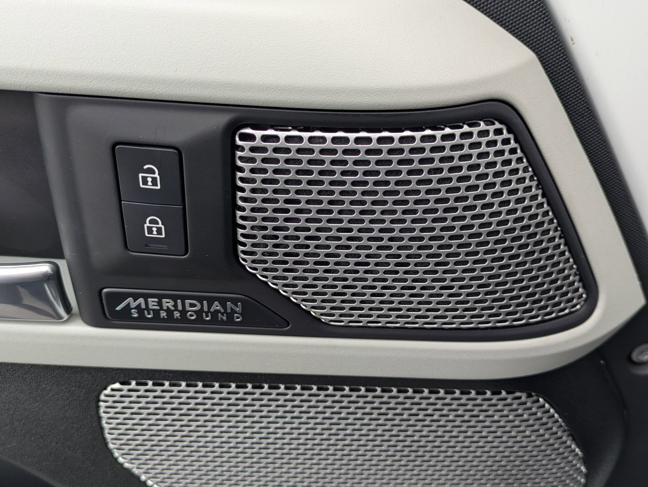 Certified 2023 Land Rover Defender 130 X-Dynamic SE image 23