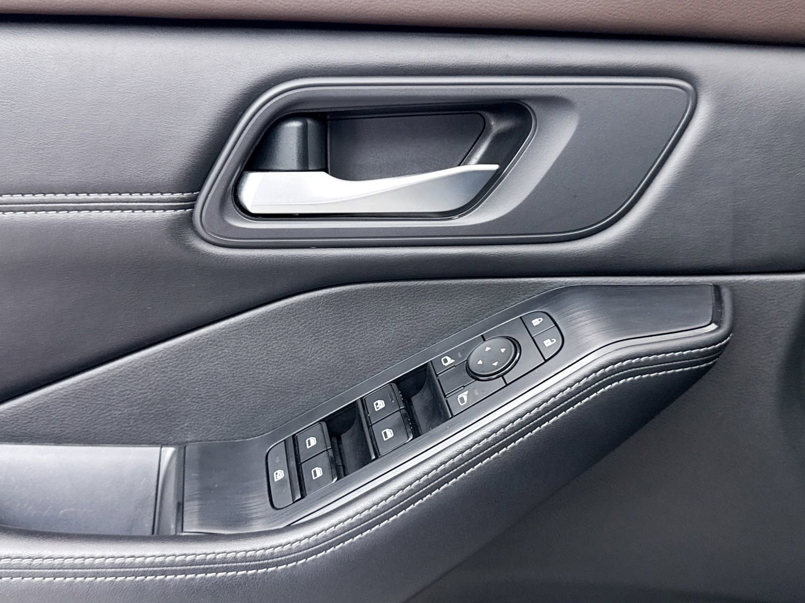 Used 2022 Nissan Rogue SV w/ SV Premium Package image 29