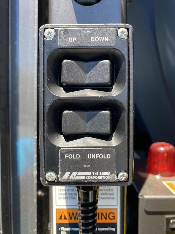 Used 2014 Ford F550 2WD Regular Cab Super Duty image 38