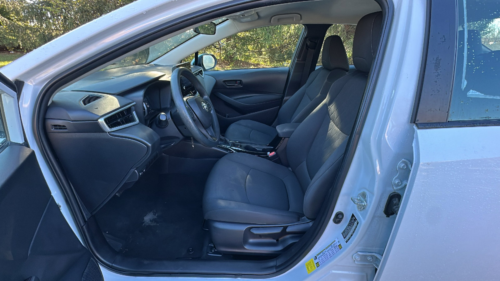 Used 2022 Toyota Corolla LE image 12