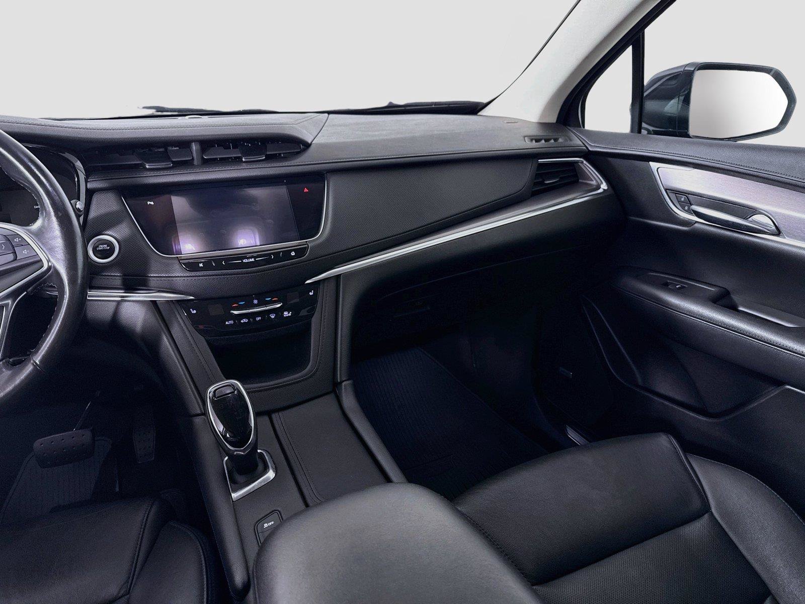 Used 2019 Cadillac XT5 Luxury w/ Advanced Security Package AWD/4WD image 17