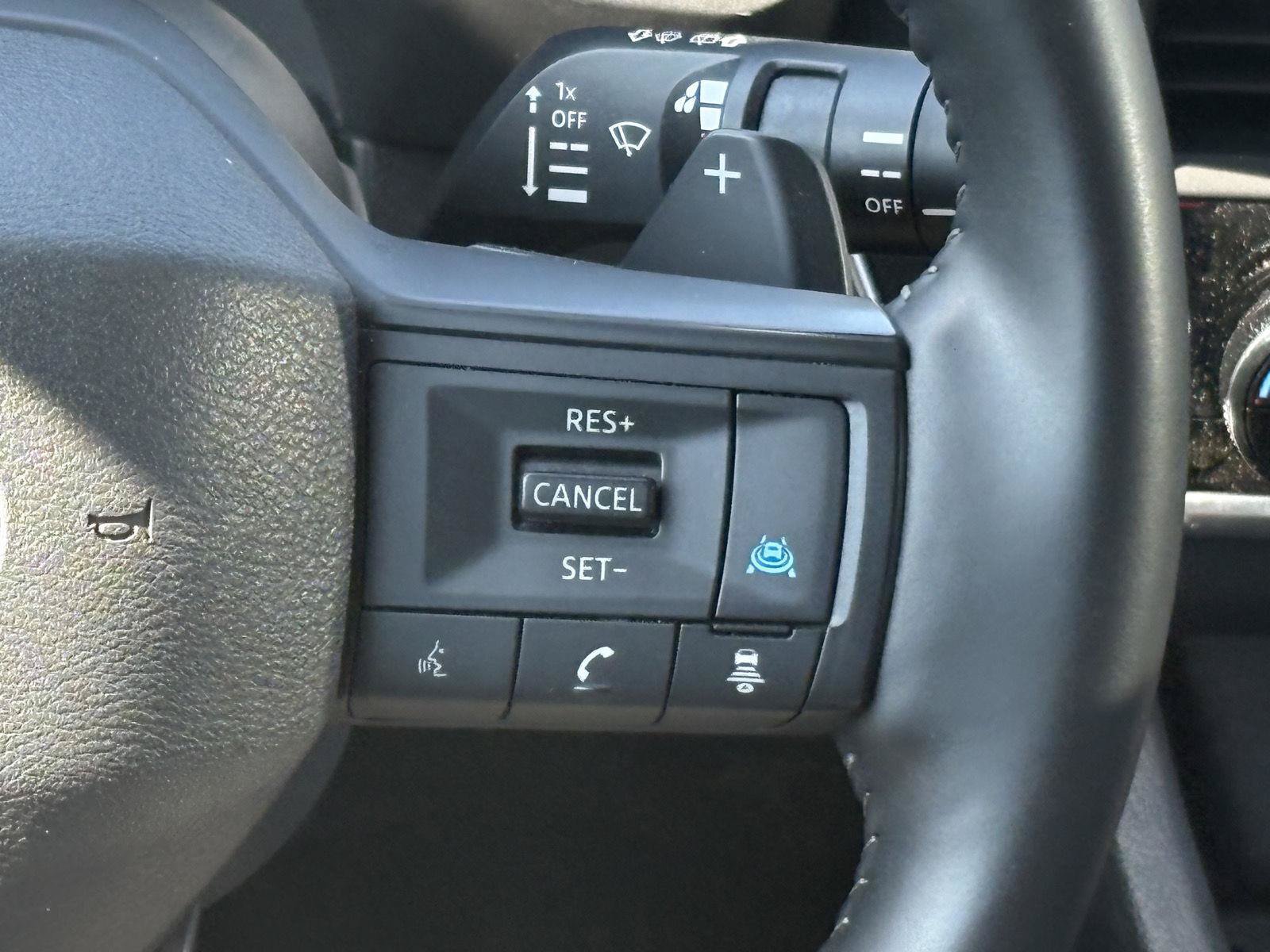 Used 2025 Nissan Rogue SV AWD/4WD image 11