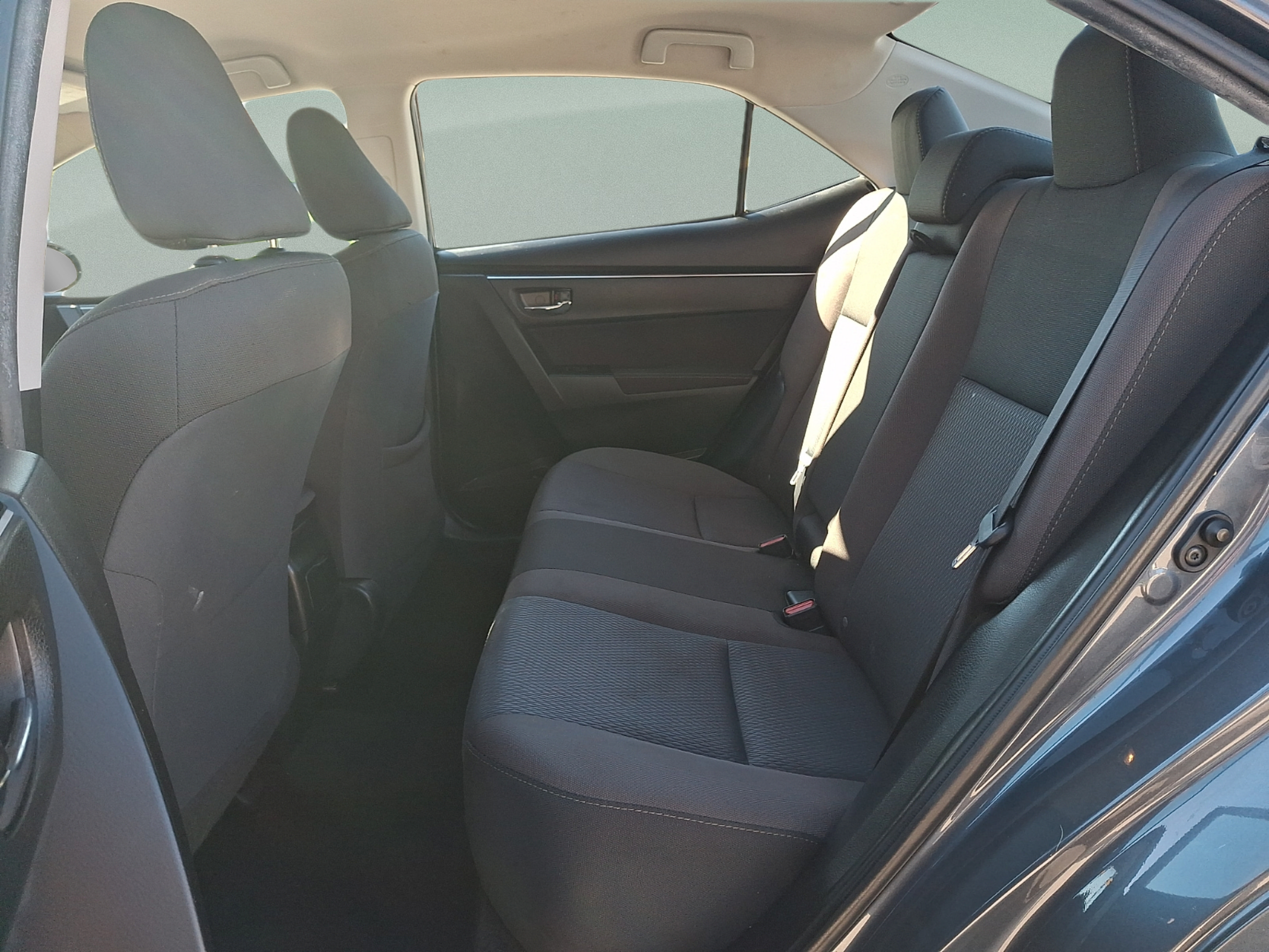 Used 2017 Toyota Corolla LE w/ Carpet Mat Package (TMS) FWD image 10