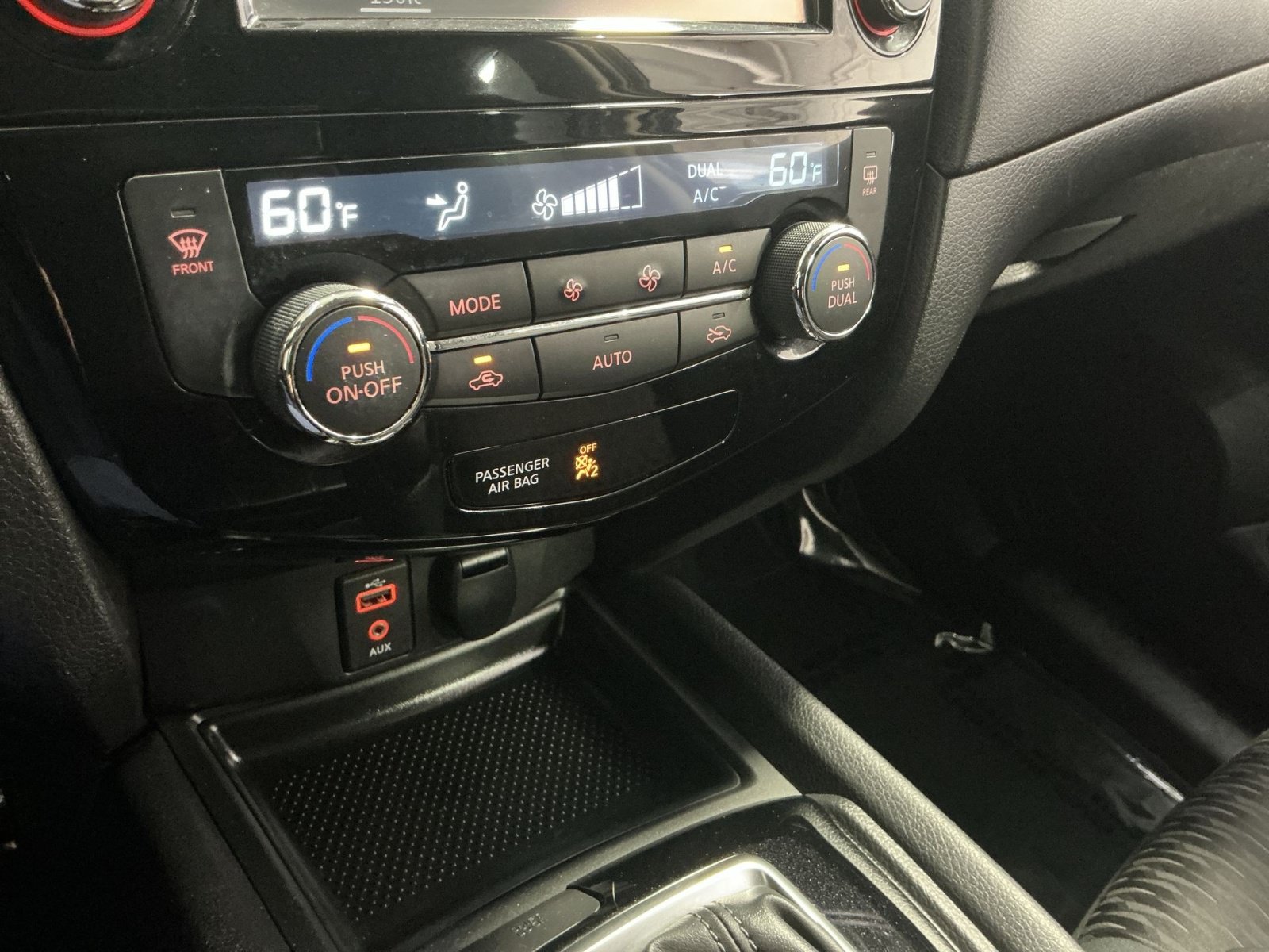 Used 2017 Nissan Rogue SV w/ SV Premium Package FWD image 22