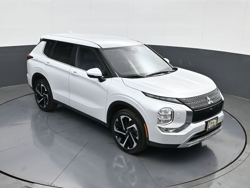 Used 2024 Mitsubishi Outlander SE image 16