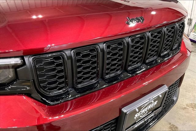 Used 2025 Jeep Grand Cherokee Altitude image 28